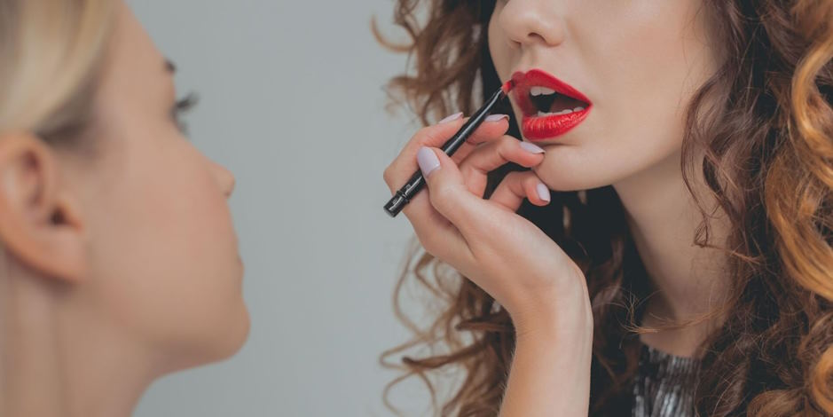 Unveiling the Glamour: Mastering the Art of Hollywood Makeup