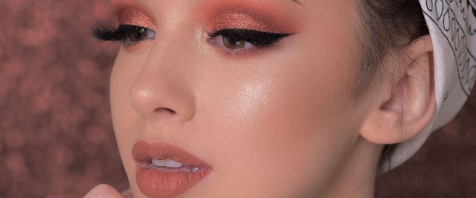 Embrace the Chill: “I’m Cold” Makeup Inspired by Christmas Movie Characters